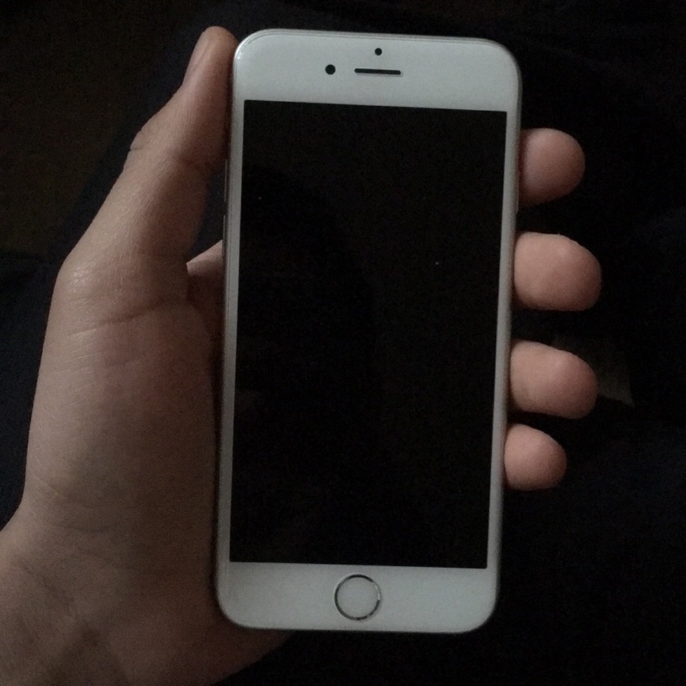 I phone 6s 64gb. Like new